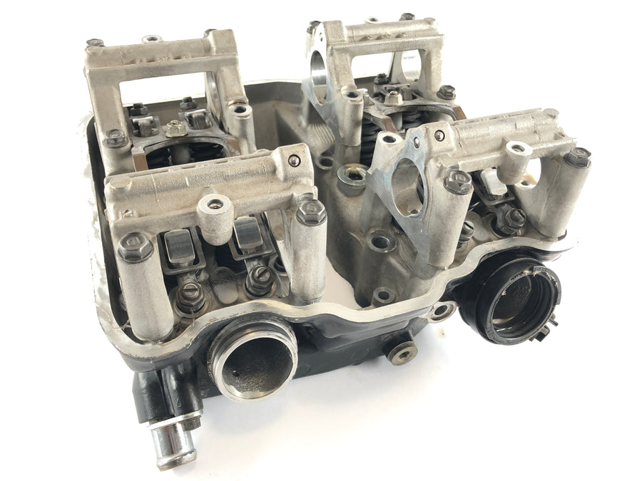 Honda VFR 750 F RC24 [1988] - Cylinder head