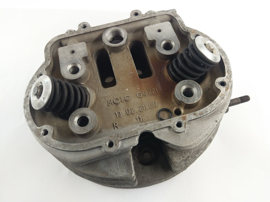Moto Guzzi V7 Special [1970] - Cylinder head