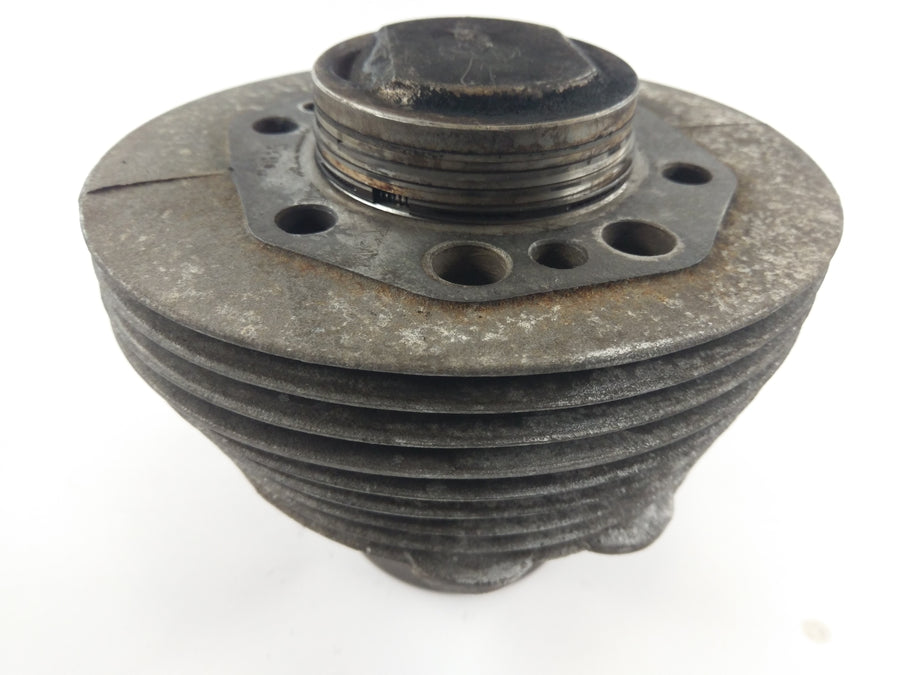 Moto Guzzi V7 Special [1970] - Cylinder with piston