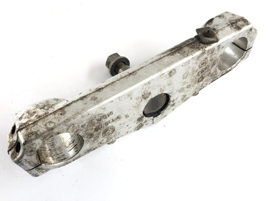 BMW C1 125 [2001] - lower fork bridge