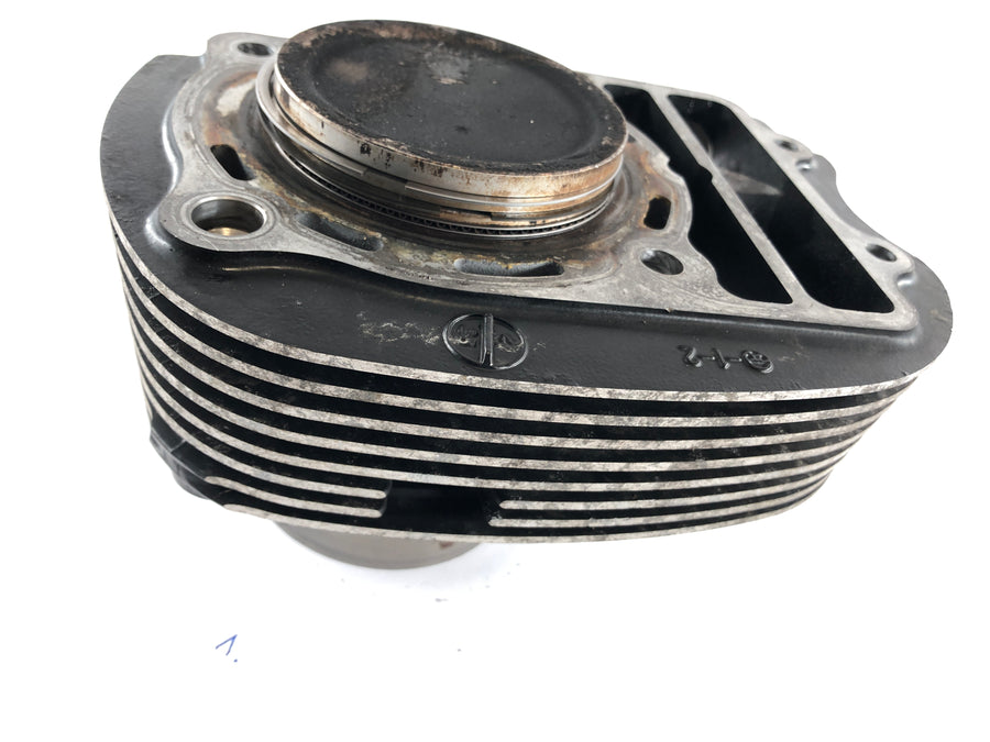 Kawasaki VN 900 Classic [2010] - Cylinder with piston