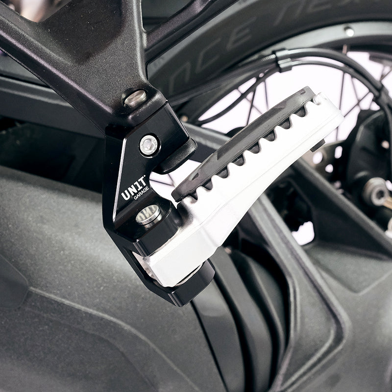 BMW R 1300 GS Adventure [2024–2026] - BMW R1300GS und ADV Sozius-Komfort-Kit mit abgesenkter Fußstütze