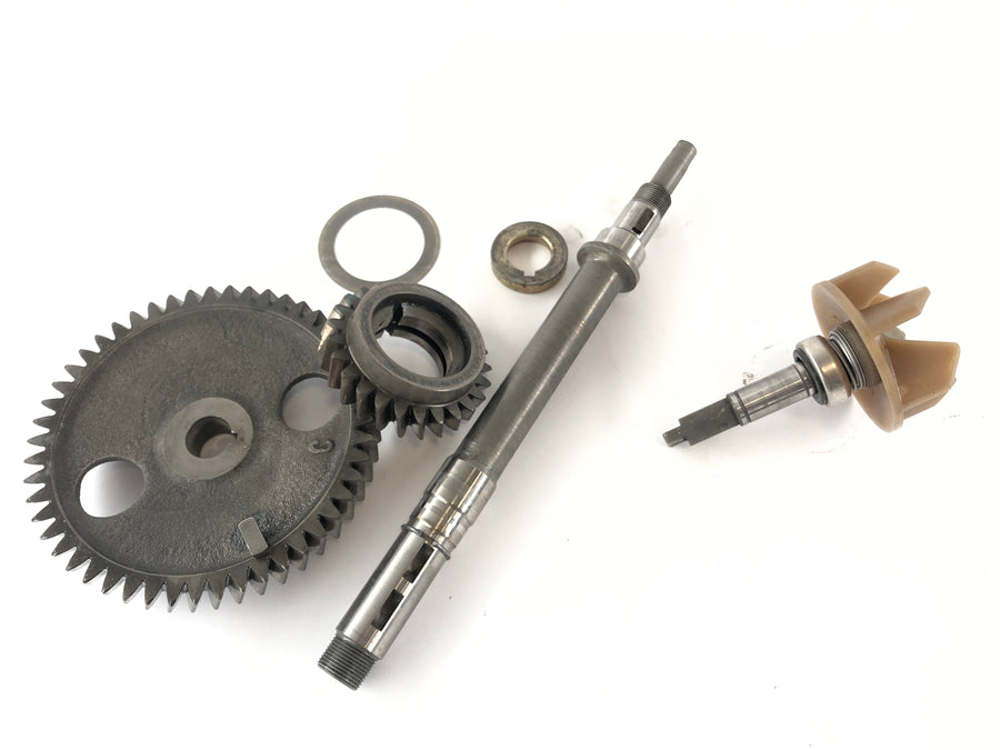 Ducati 888 Strada [1993] - Water pump drive with shaft and gears set