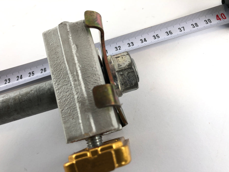 Ducati 900 SS [1993] - Rear axle with chain tensioner