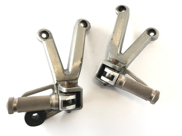 Suzuki Bandit GSF 1200 S WVA9 [2001] - Footrests Passenger footrests with holder right and left - 0