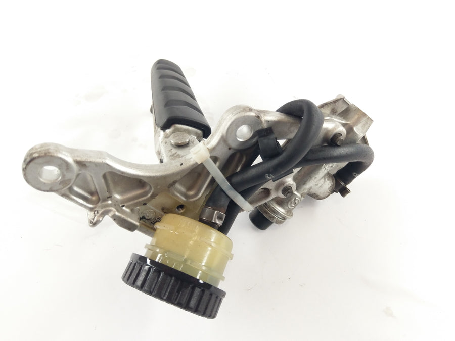 BMW R 1200 R K27 [2007] - Footrest and bracket right brake pump