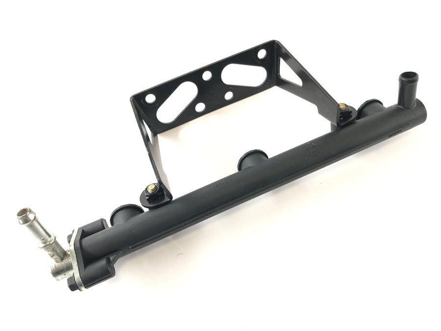 Triumph Daytona 955i T595N [2001] - fuel rail