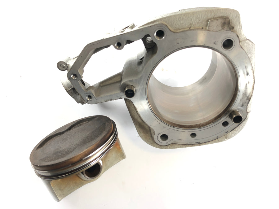 BMW R 1150 GS [2000] - cylinder with pistons on the right
