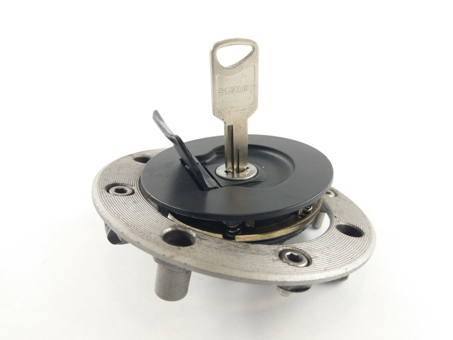 Suzuki GSF 1200 S GV75A [1998] - Tank lock with key