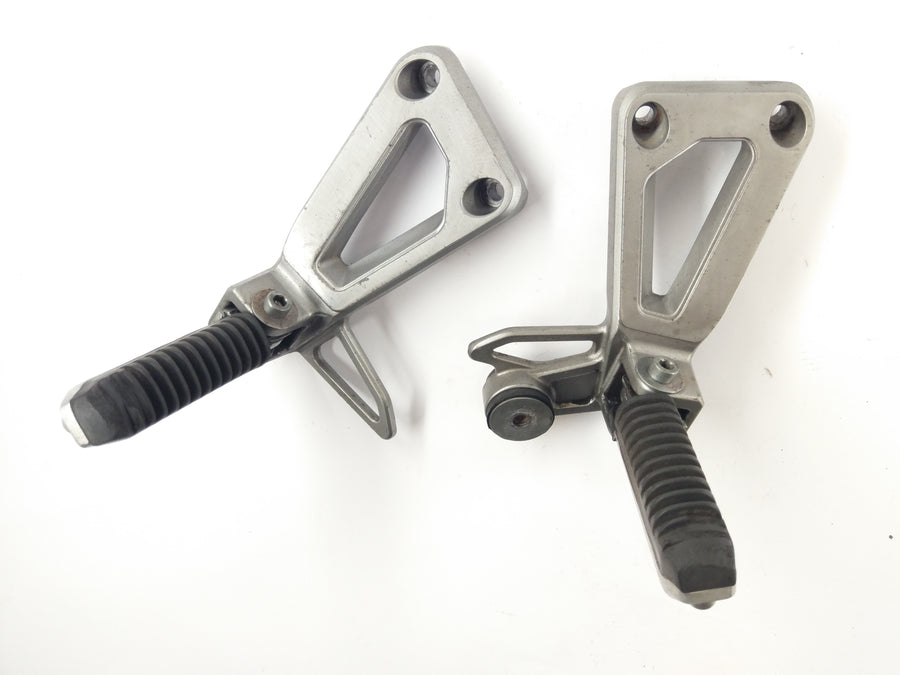 Suzuki GSF 1200 S GV75A [1998] - Footrests Passenger Footrest Set