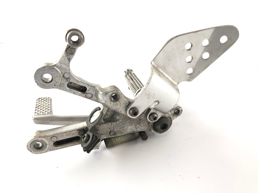 Yamaha YZF R6 RJ03 [2000] - Right footrest with brake pedal Driver's footrest