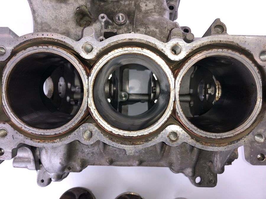 Triumph Daytona 955i T595 [2001] - Engine housing with cylinder and liners