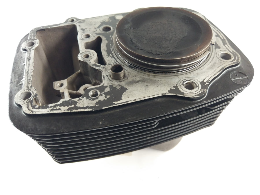 Suzuki Intruder 1500 VL [2000] - Cylinder with piston