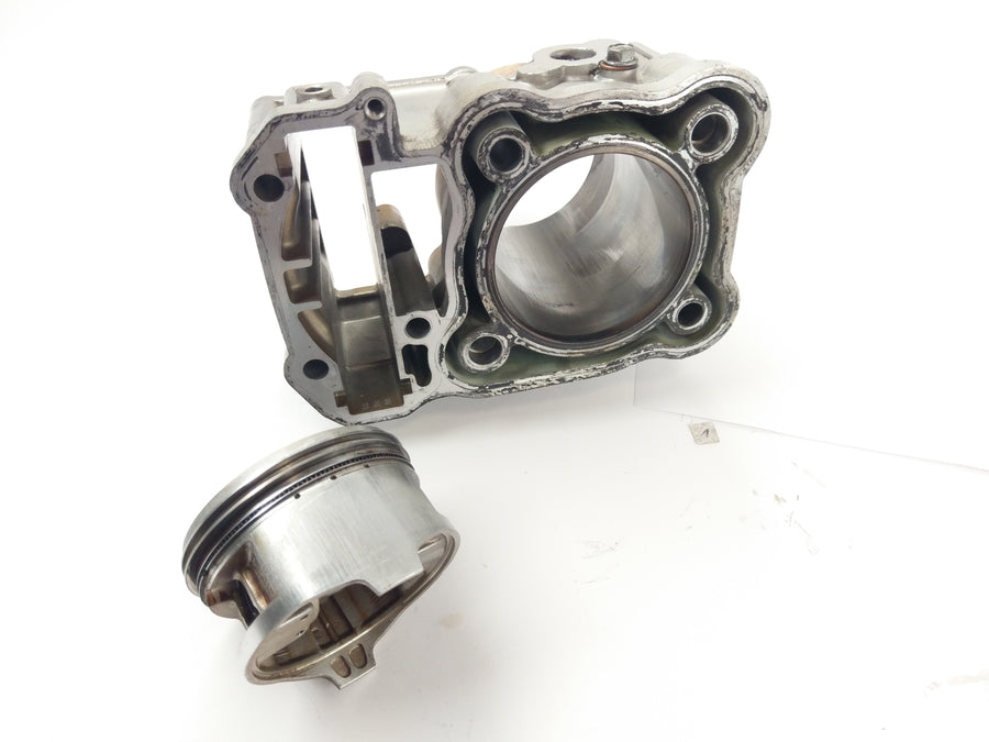 Honda Africa Twin XRV 750 RD07 [1993] - Cylinder with piston