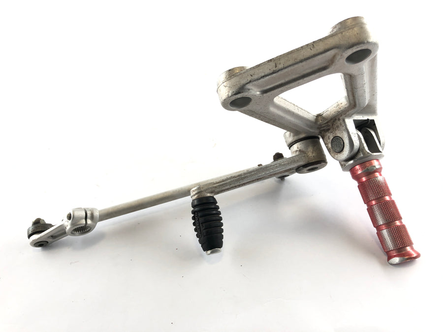 Ducati 900 SS [1993] - Driver footrest left with holder and gear lever