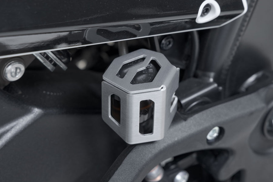 BMW F 650 GS (800 CC) Twin Special Edition [2012] - brake fluid reservoir protection - picture 4
