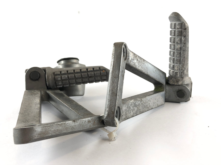 Kawasaki ZX9-R ZX900B [1996] - Passenger footrests and holders