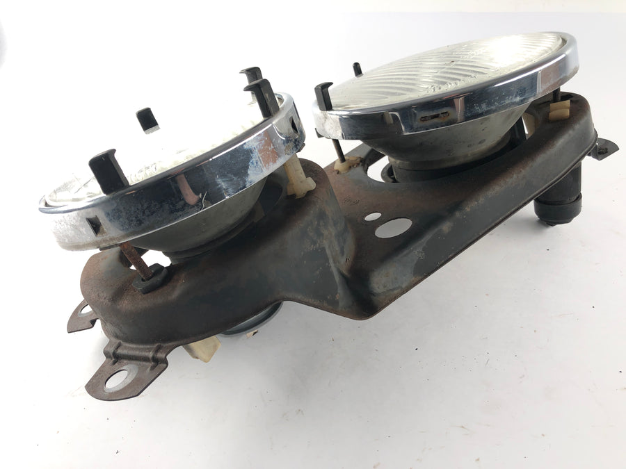BMW M 535i E28 [1986] - Headlight left windshield wiper