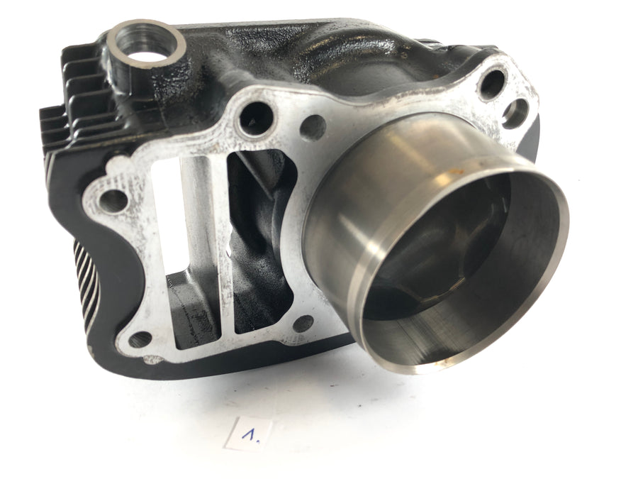 Kawasaki VN 900 Classic [2010] - Cylinder with piston