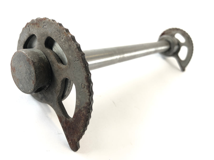 Suzuki DR 800 S SR42B [1991] - Rear axle with chain tensioner