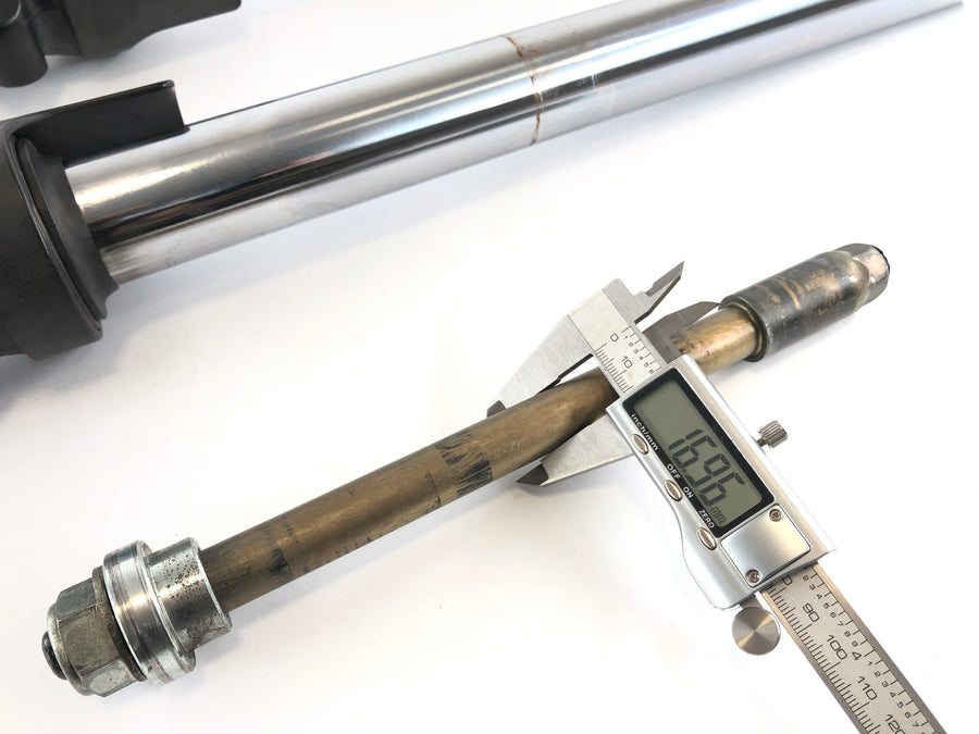 Triumph Bonneville 908MD [2001] - Fork Telescopic fork with axle