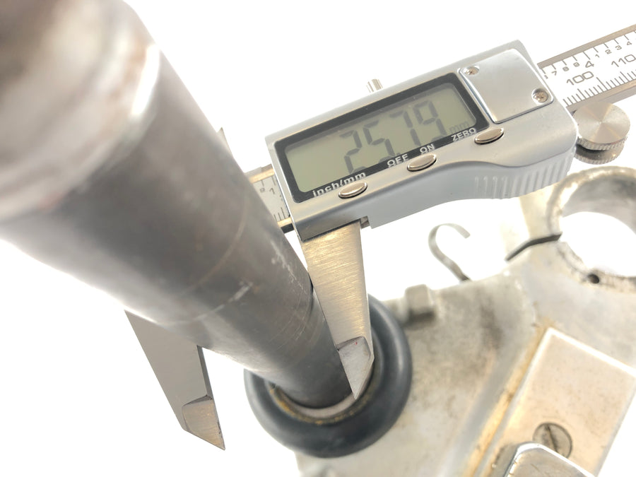 Suzuki LS 650 NP41B [1990] - lower triple clamp
