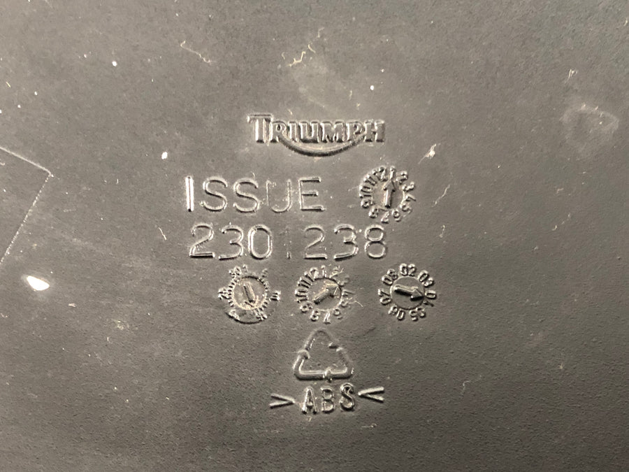 Triumph Thruxton 900 [2004] - Side cover right