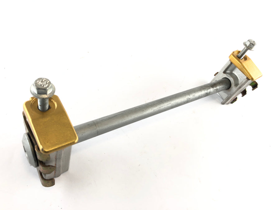 Ducati 900 SS [1993] - Rear axle with chain tensioner