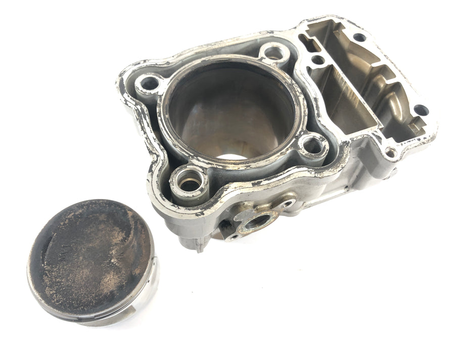 Honda XRV 750 Africa Twin RD04 [1993] - Cylinder with piston cylinder front